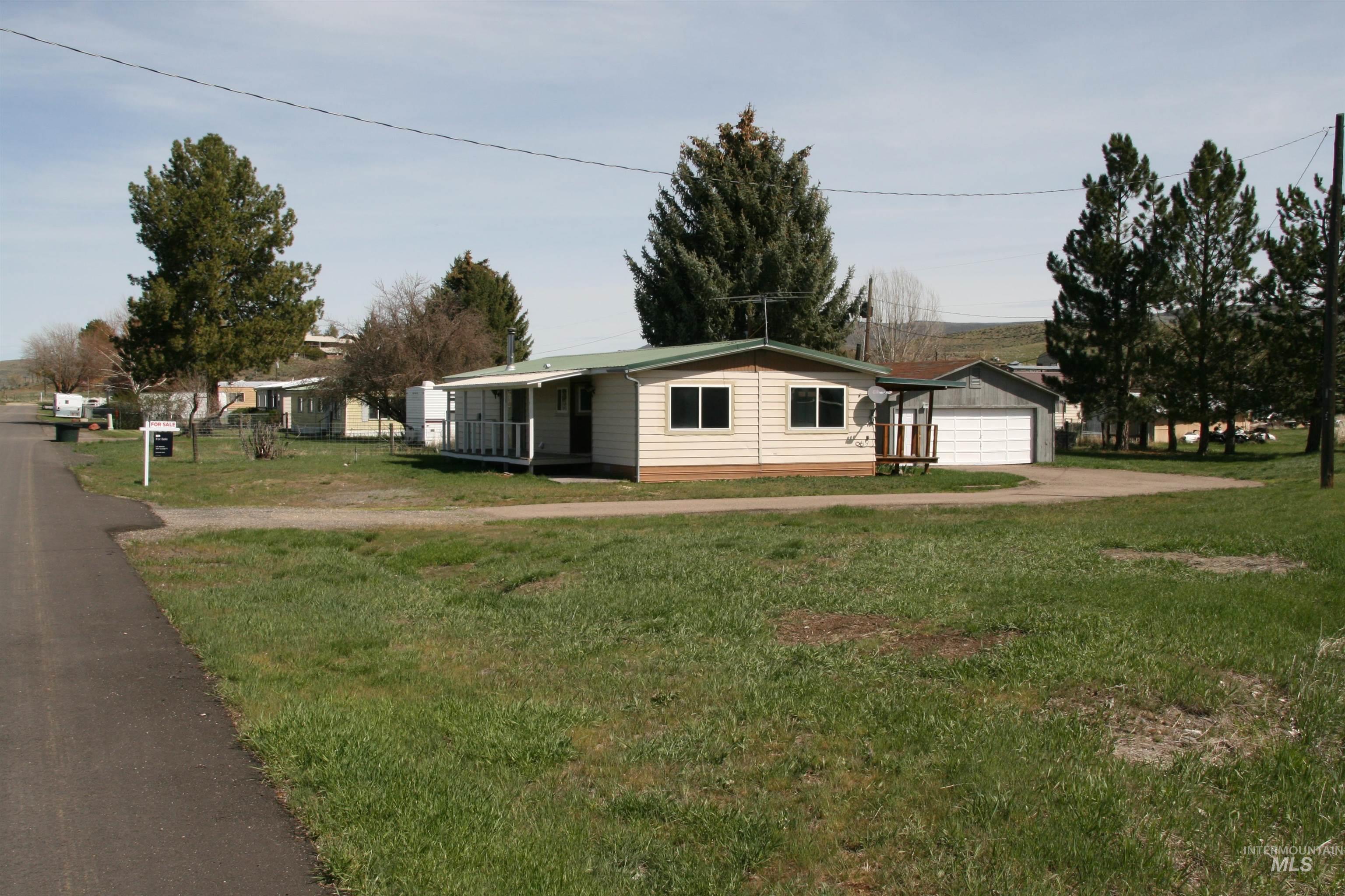 500 Somerville Street Jordan Valley, OR 97910 - Photo 2 of 35 Single story home featuring a front lawn, driveway, a porch, and an outbuilding