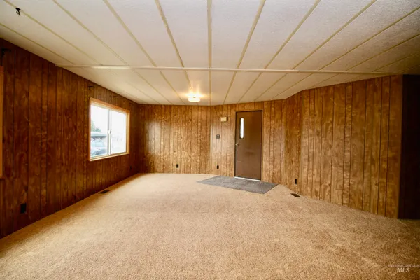 $173,000 | 500 Somerville Street, Jordan Valley, OR 97910