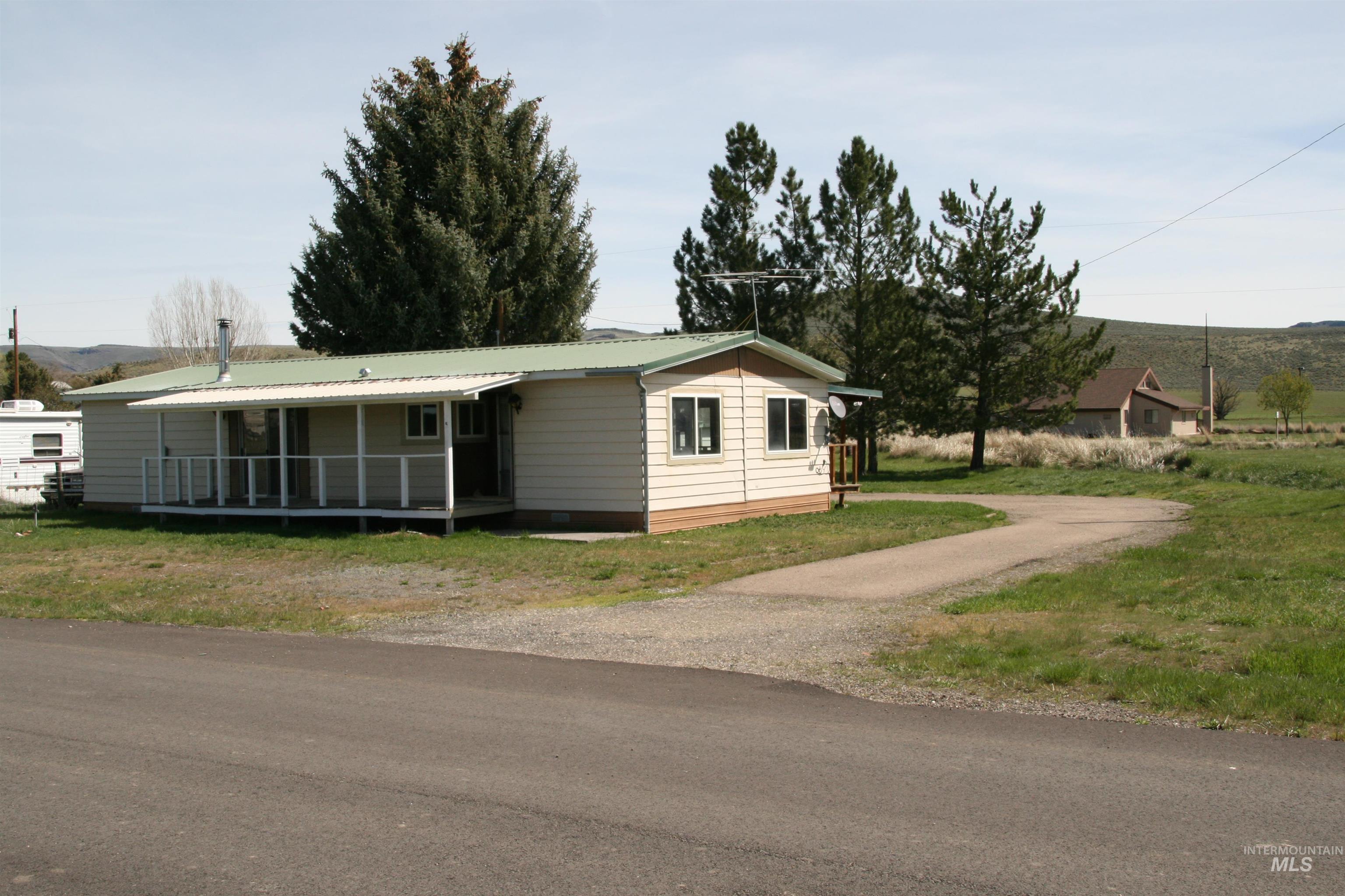 500 Somerville Street Jordan Valley, OR 97910 - Photo 3 of 35 Single story home featuring a metal roof, driveway, crawl space, a front yard, and covered porch