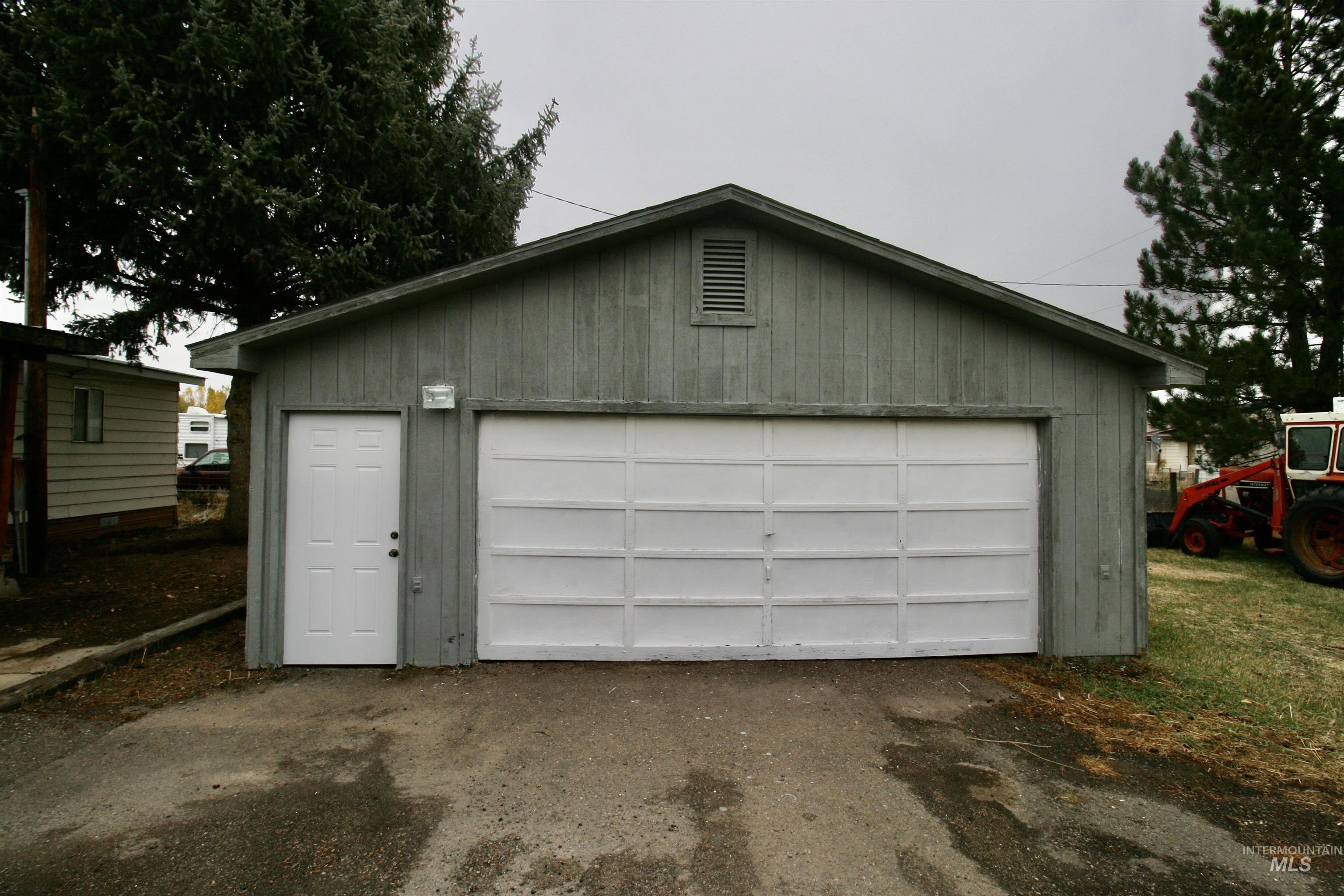 500 Somerville Street Jordan Valley, OR 97910 - Photo 7 of 35 View of detached garage