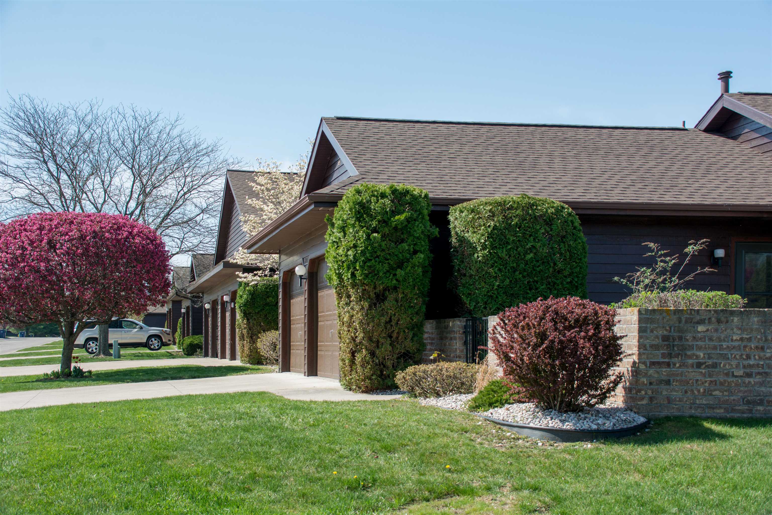 2203 East Hammond Road Traverse City, MI 49686 - Photo 2 of 39 1910876-1.JPG