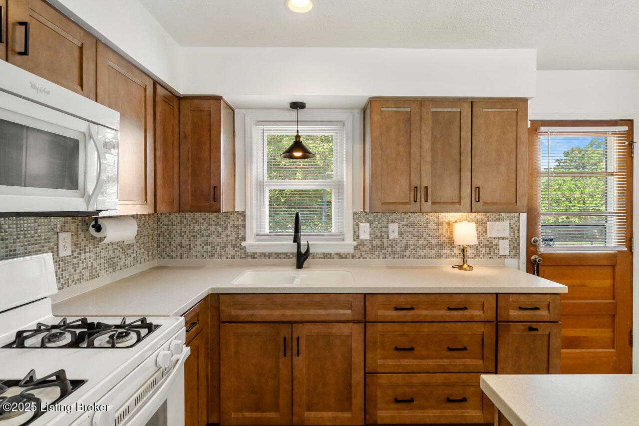 5616 Mcdeane Road Louisville, KY 40216 - Photo 12 of 43 5616 Mcdeane Rd - 18