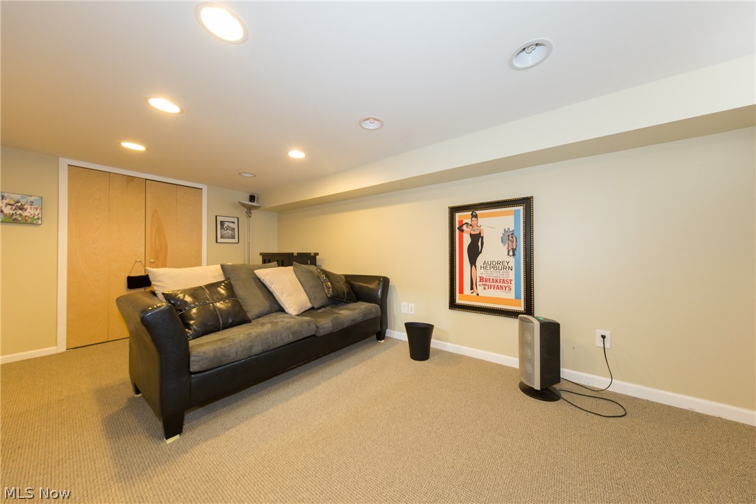 4190 Lambert Road Cleveland, OH 44121 - Photo 29 of 35