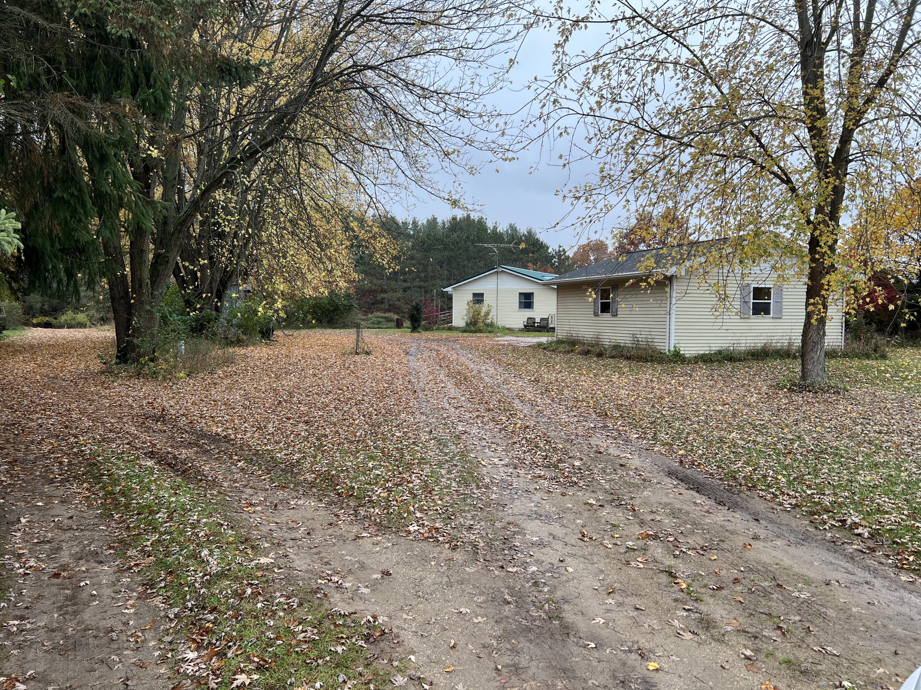 60880 Strobel Road Centreville, MI 49032 - Photo 7 of 51 Private drive to home
