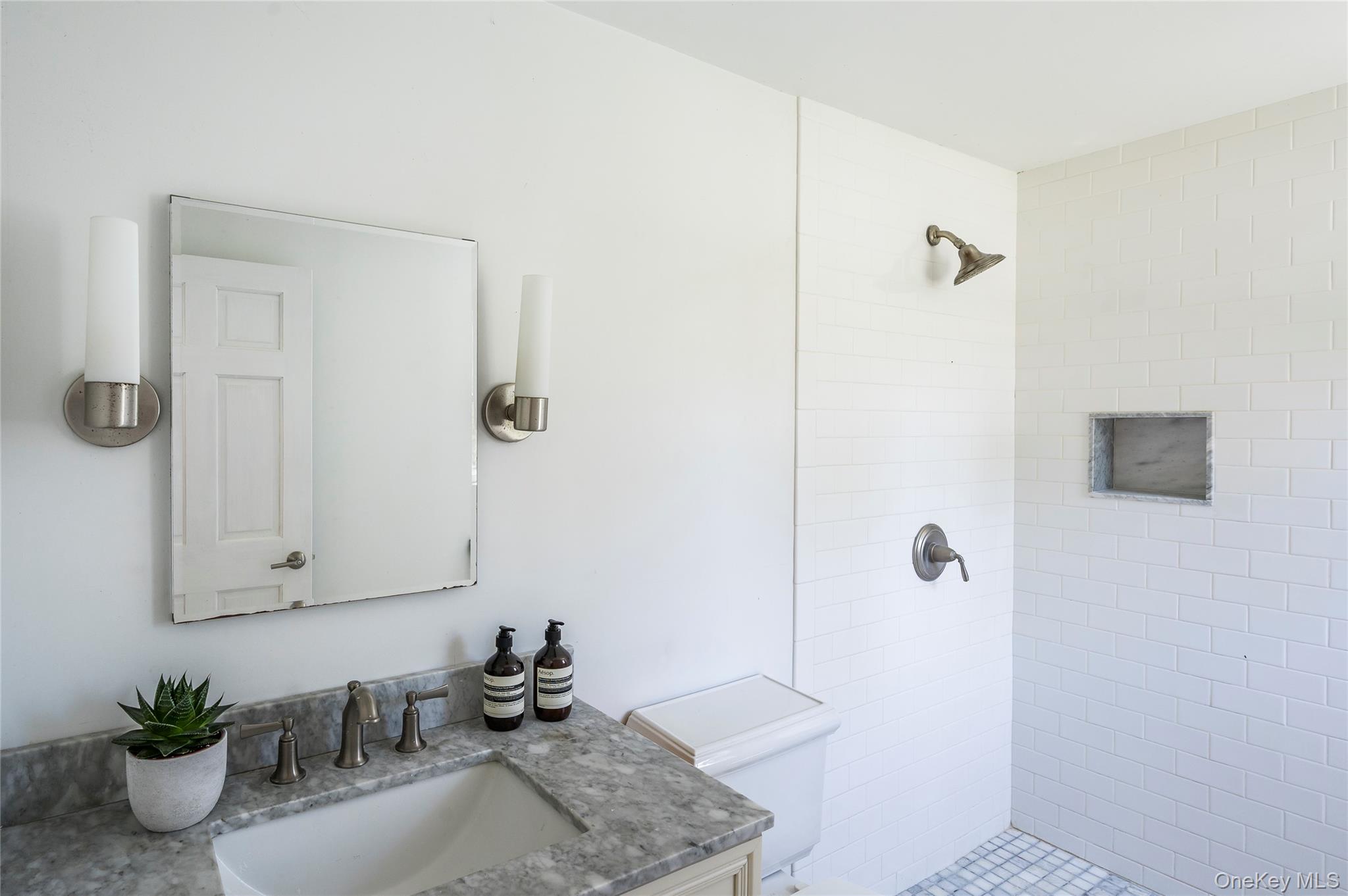 78 North Road, Unit B Hampton Bays, NY 11946 - Photo 15 of 19