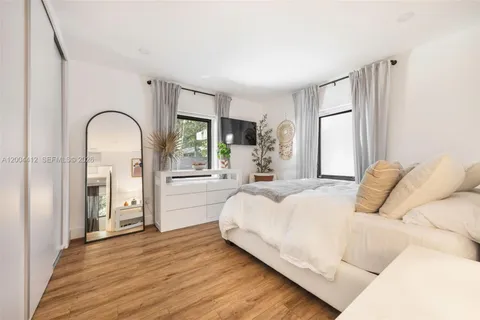 $3,800,000 | 3775 South Le Jeune Road, Miami, FL 33146