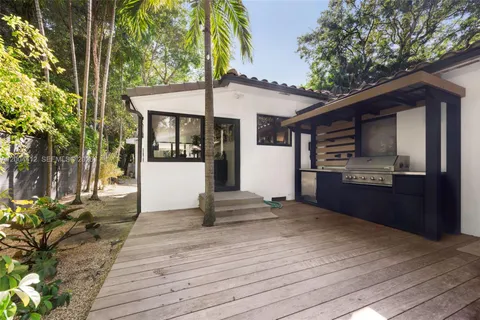 $3,800,000 | 3775 South Le Jeune Road, Miami, FL 33146