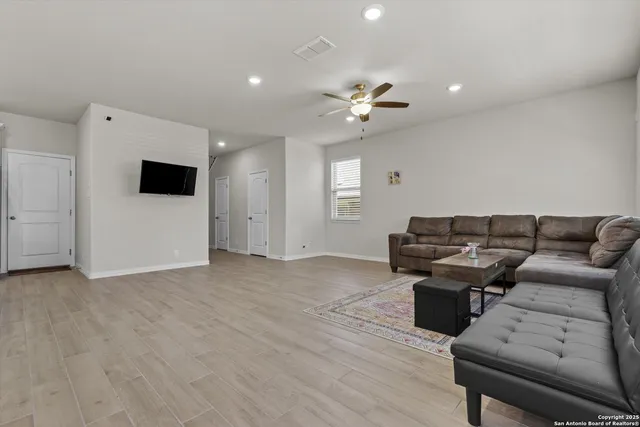 $2,199 | 2083 Cowan Drive, New Braunfels, TX 78132