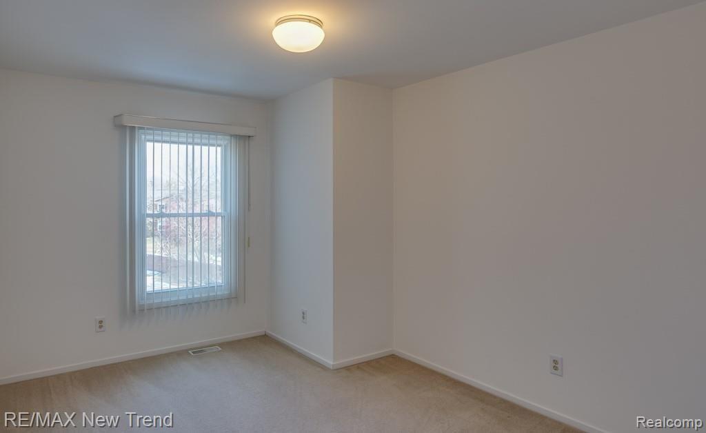 6335 Aspen Ridge Boulevard West Bloomfield, MI 48322 - Photo 10 of 15
