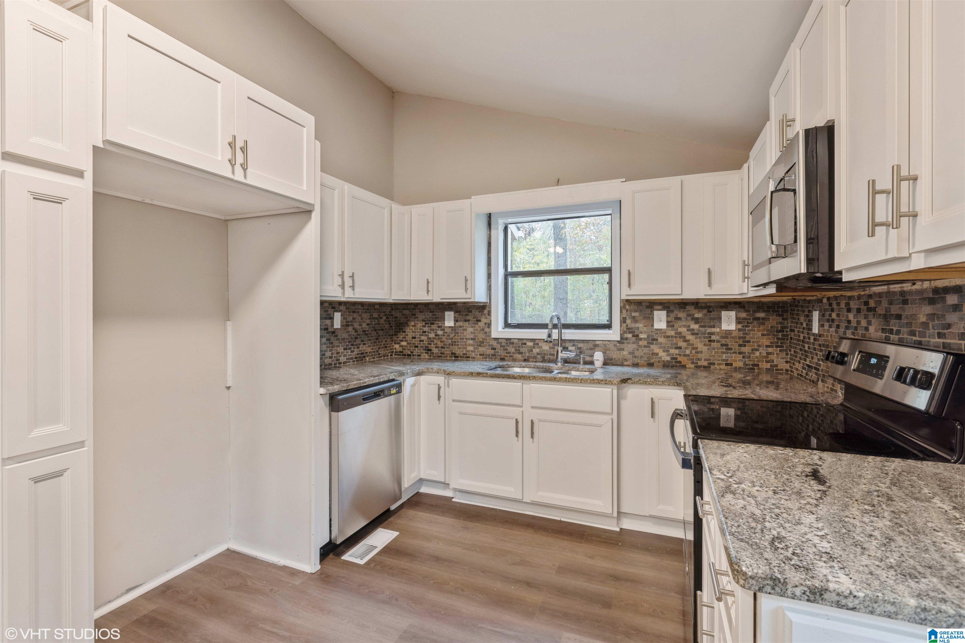 294 Green Tree Drive Talladega, AL 35160 - Photo 5 of 16