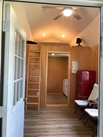 $950 | 740 Trinity Street, Unit BACKYARD STUDIO, Lockhart, TX 78644