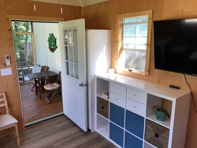 $950 | 740 Trinity Street, Unit BACKYARD STUDIO, Lockhart, TX 78644