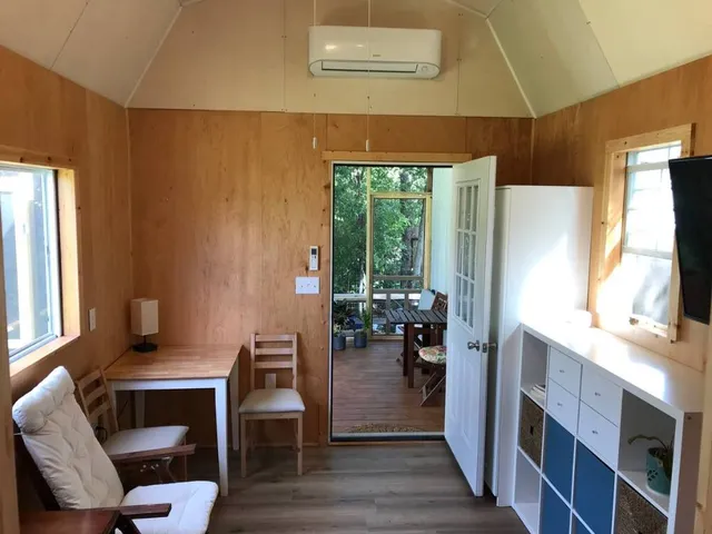 $950 | 740 Trinity Street, Unit BACKYARD STUDIO, Lockhart, TX 78644