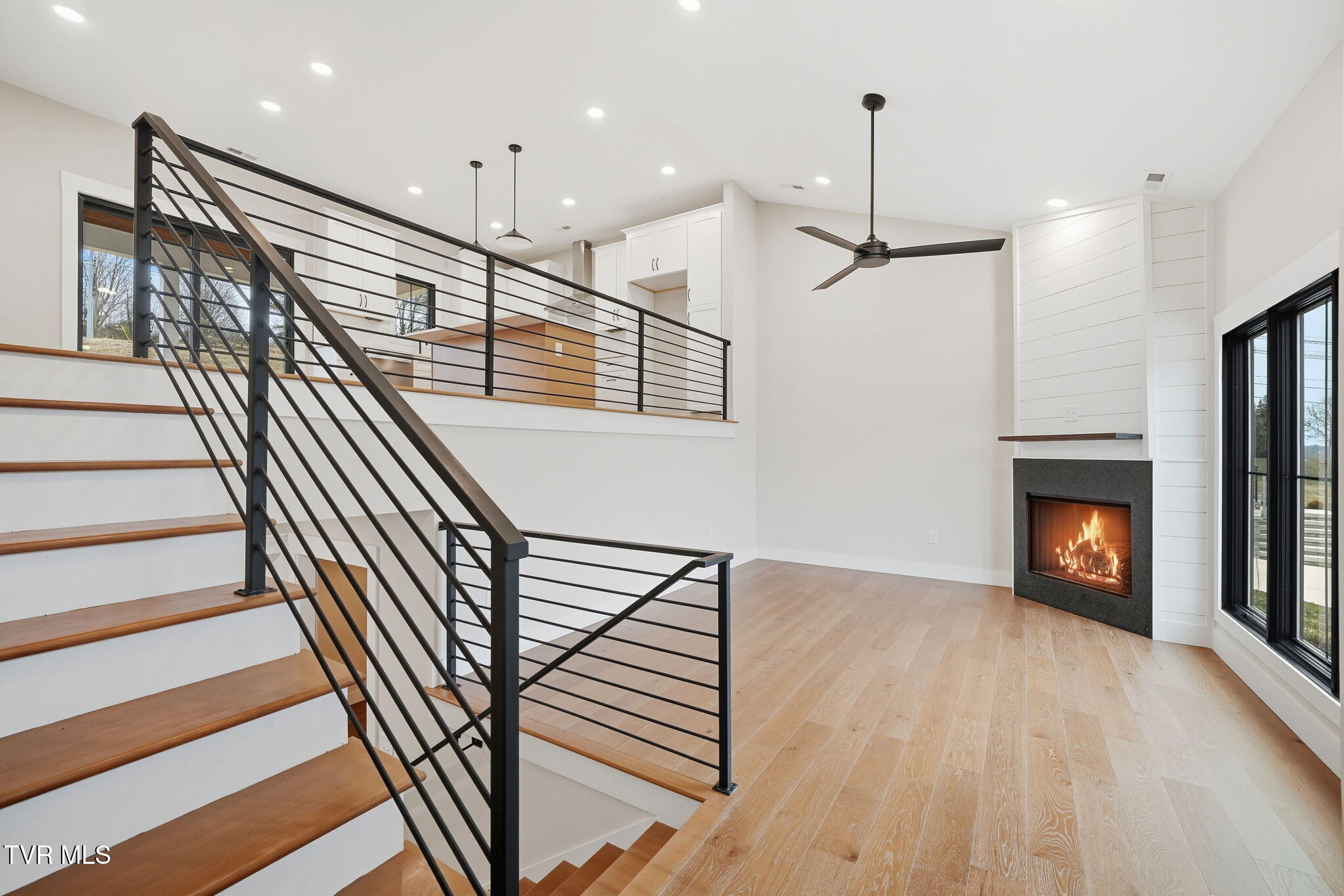 287 Winston Place Johnson City, TN 37615 - Photo 5 of 41 5-web-or-mls-019_DSC07926_with_fire