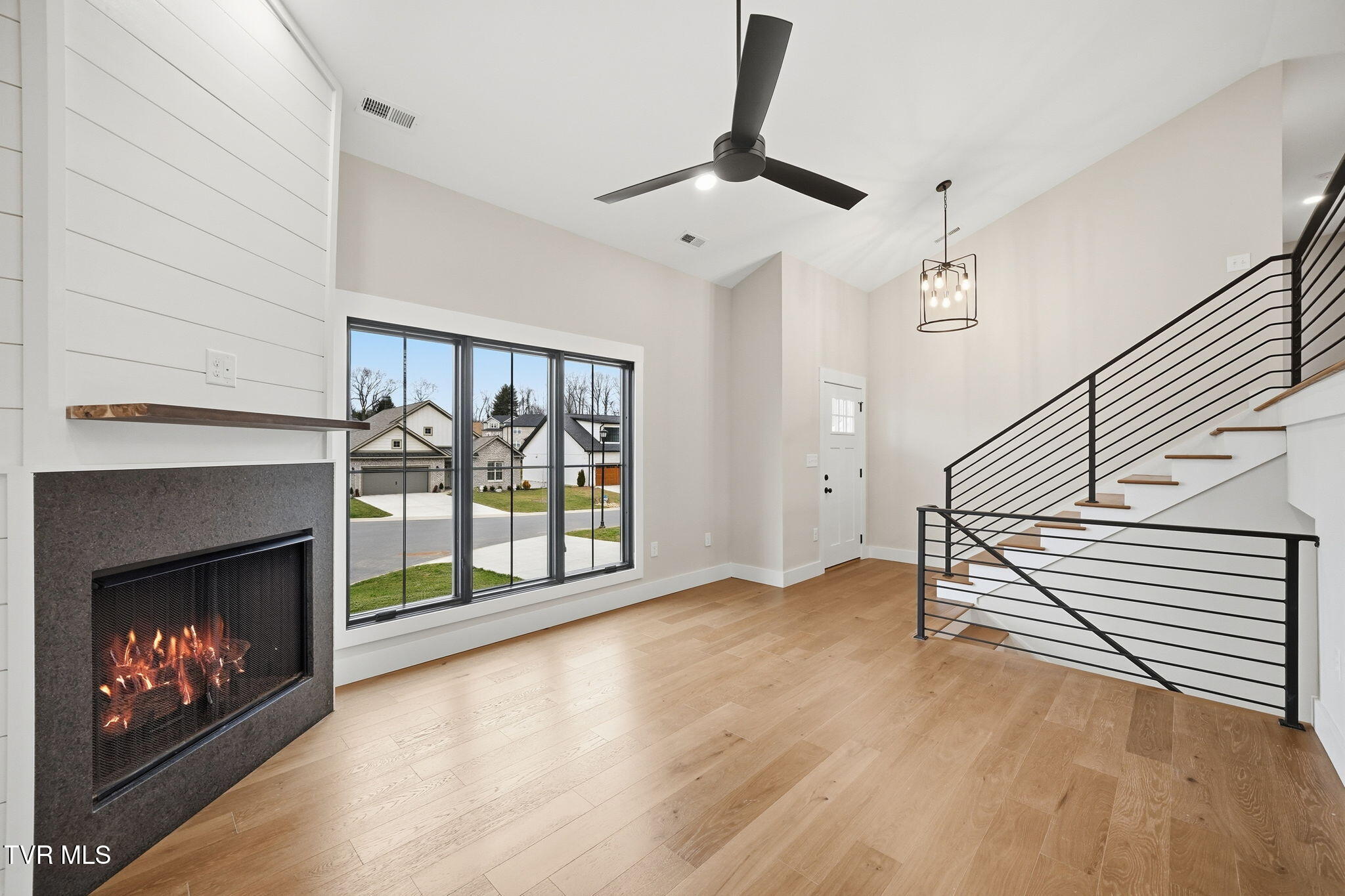 287 Winston Place Johnson City, TN 37615 - Photo 7 of 41 6-web-or-mls-013_DSC07931_with_fire