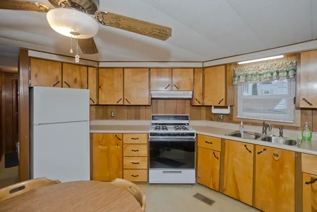 $115,000 | 28 Mockingbird Drive, Chicopee, MA 01020