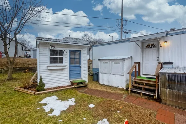 a view of a storage & utility room
