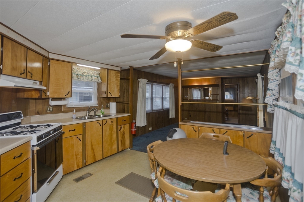 28 Mockingbird Drive Chicopee, MA 01020 - Photo 9 of 18