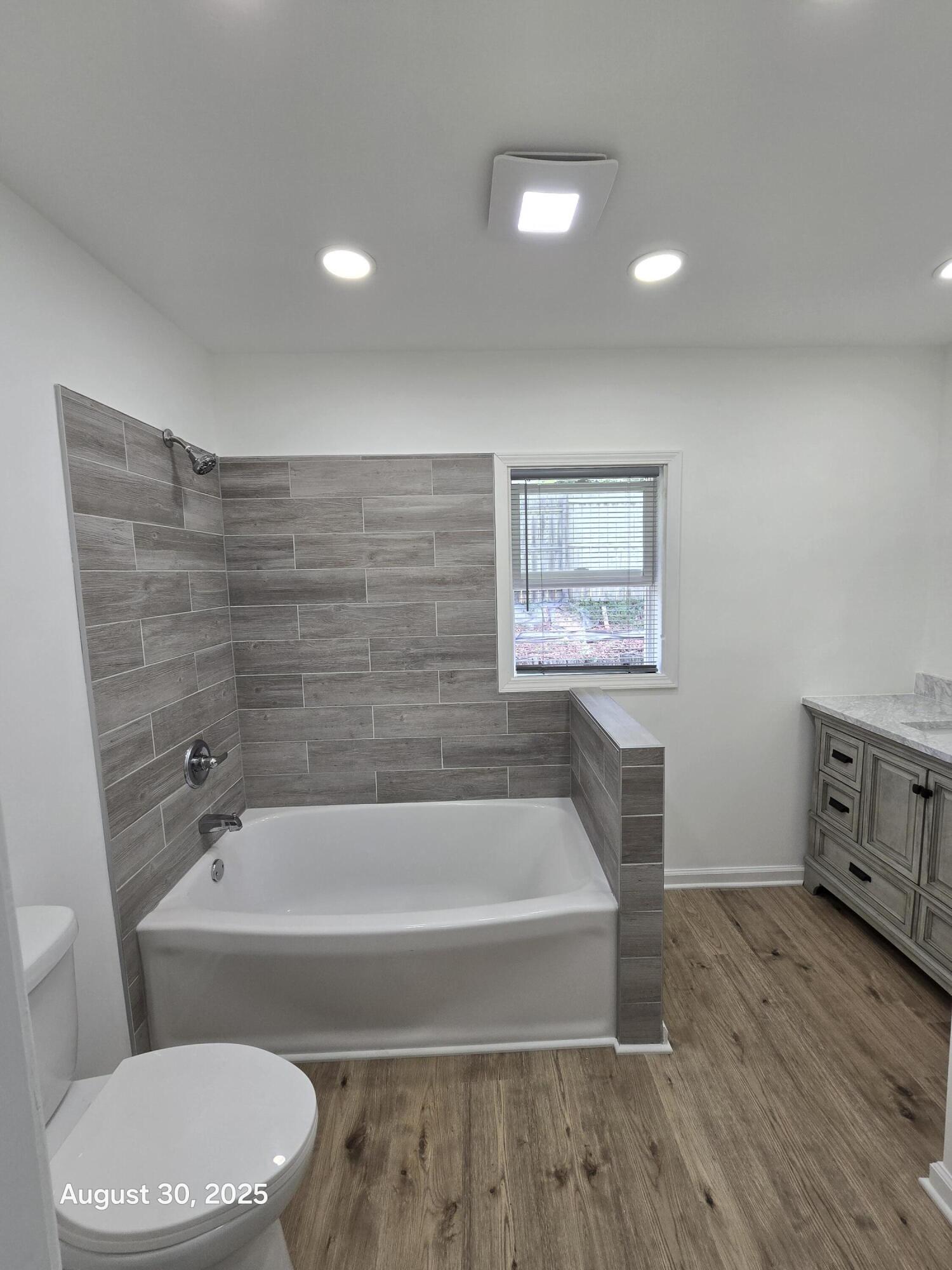 2345 Ranburn Drive Gary, IN 46408 - Photo 7 of 14 a bathroom with a bathtub and a toilet