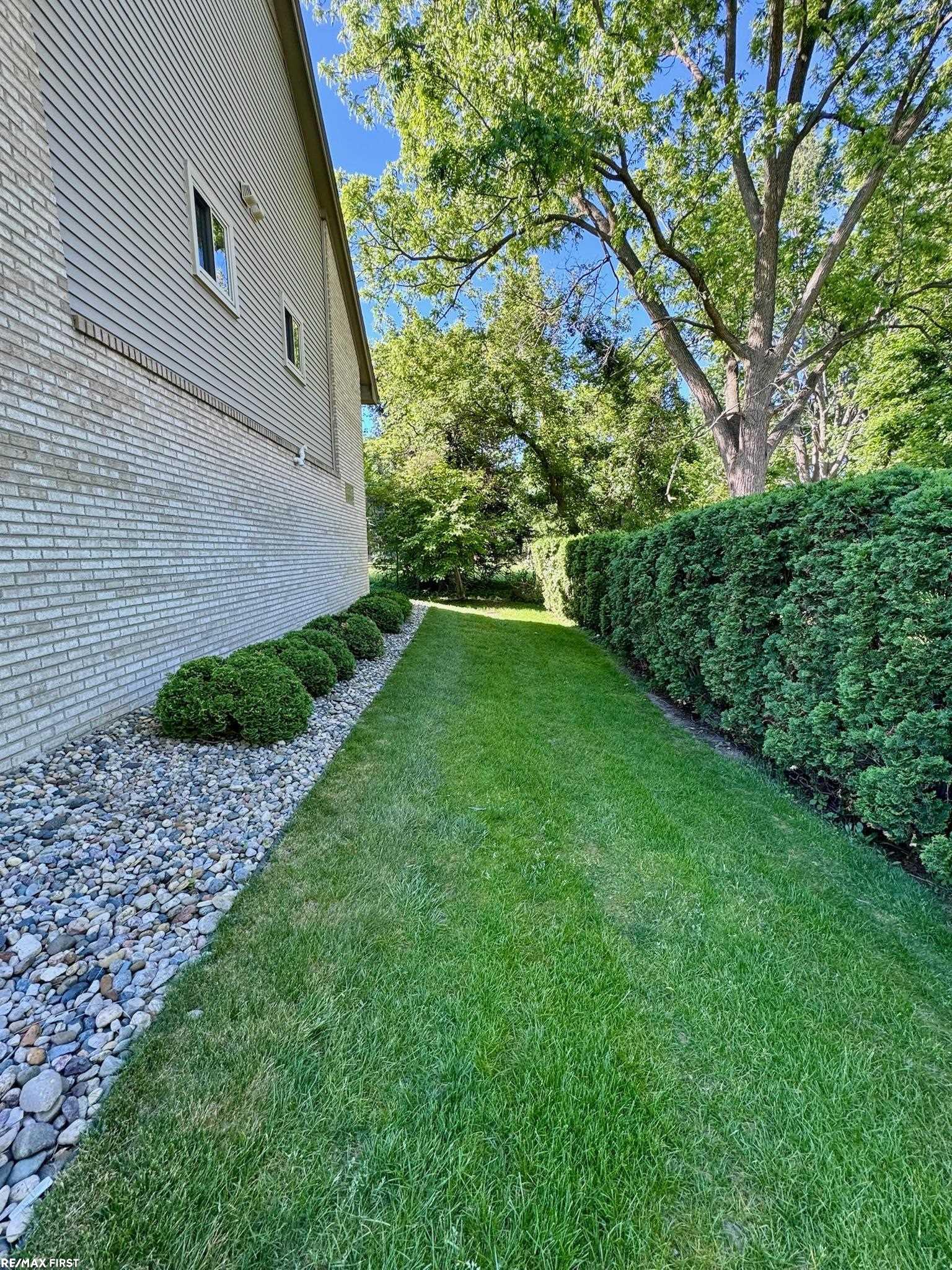 15330 Pebble Pointe Court Clinton Township, MI 48038 - Photo 24 of 33 50212419-905AB054-6CBC-4964-9A0B-6D2FEE1162E4.JPG