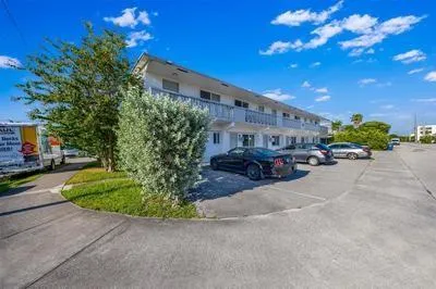 $1,375 | 720 Northeast 7th Street, Unit 1A, Hallandale Beach, FL 33009