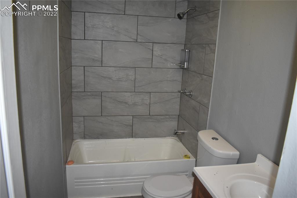 9250 County Road East Olney Springs, CO 81062 - Photo 26 of 32 a bathroom with a toilet and bathtub