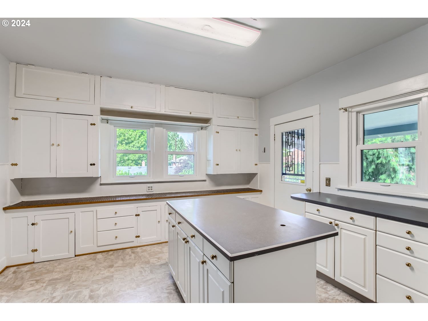 2929 Southeast Kelly Street Portland, OR 97202 - Photo 11 of 29