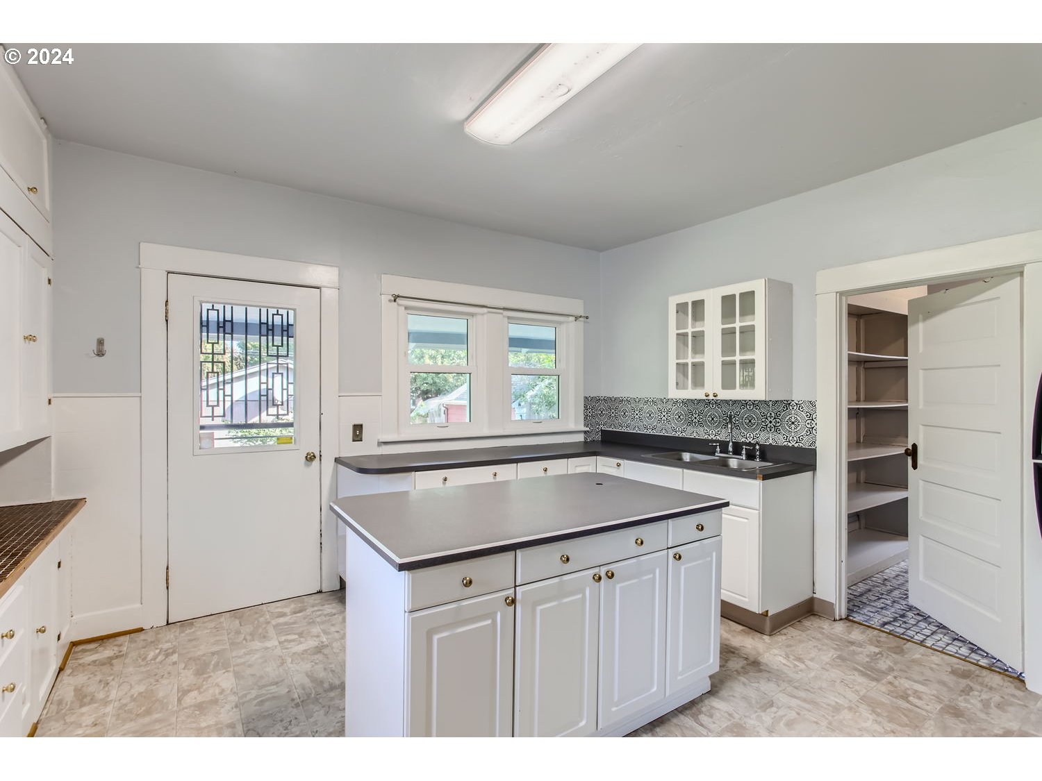 2929 Southeast Kelly Street Portland, OR 97202 - Photo 12 of 29