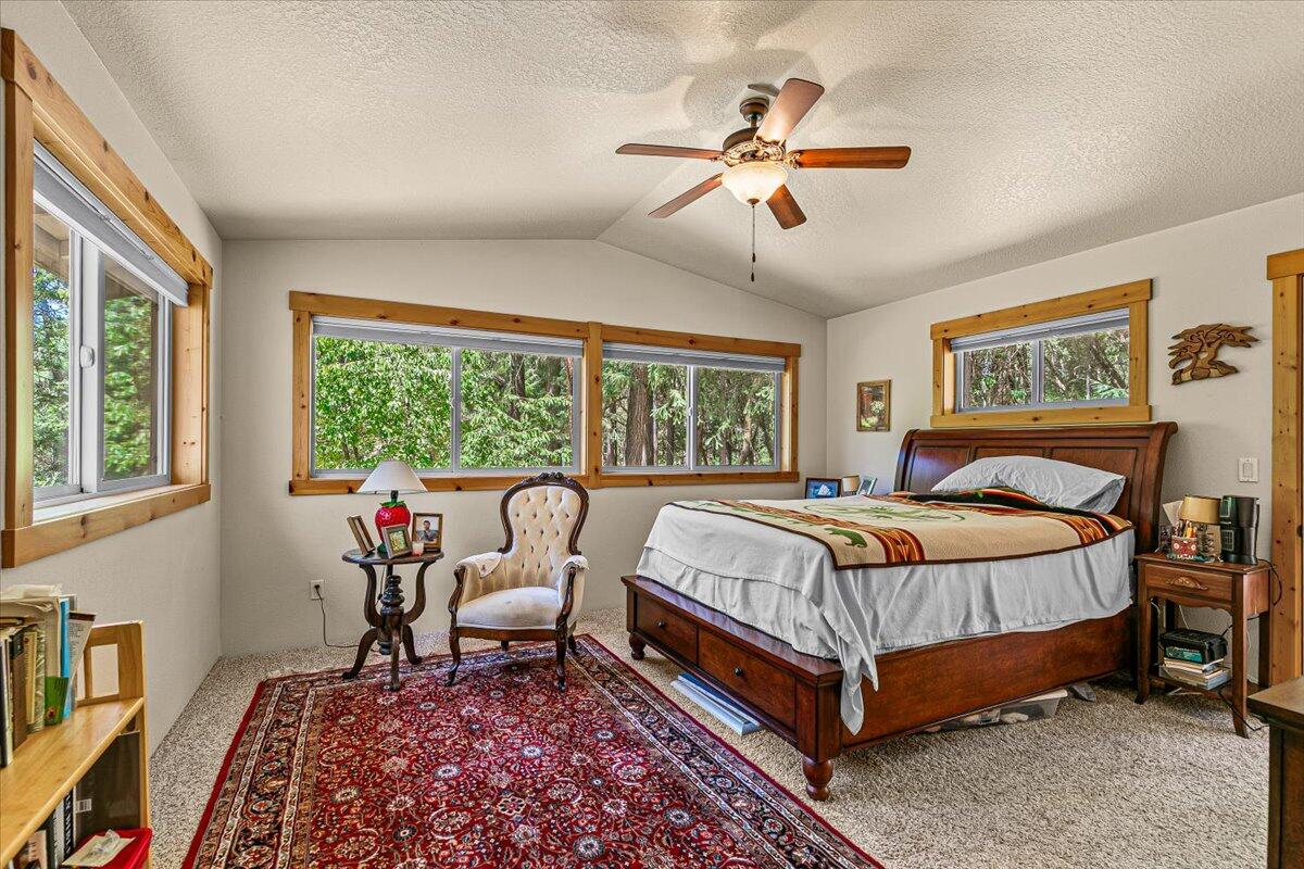 785 Crow Road Merlin, OR 97532 - Photo 18 of 36 21-21