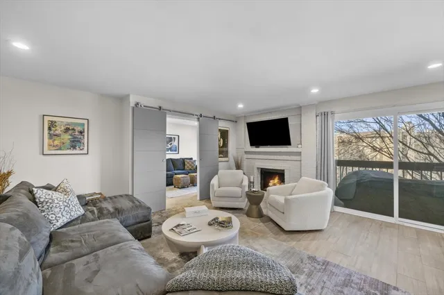 $610,000 | 3741 Mission Hills Road, Unit 410, Northbrook, IL 60062