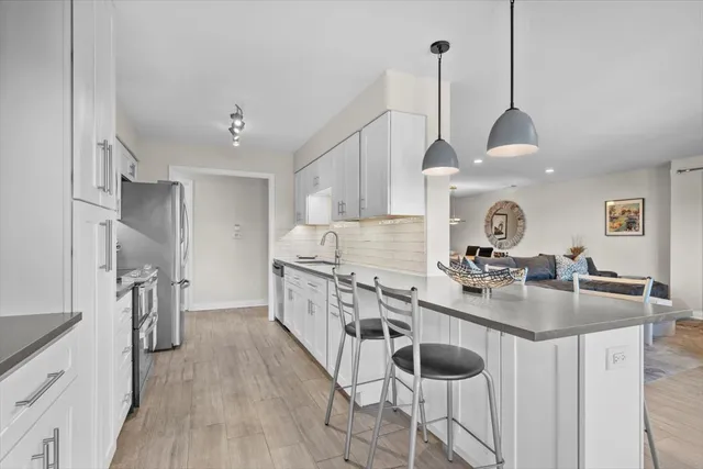 $610,000 | 3741 Mission Hills Road, Unit 410, Northbrook, IL 60062