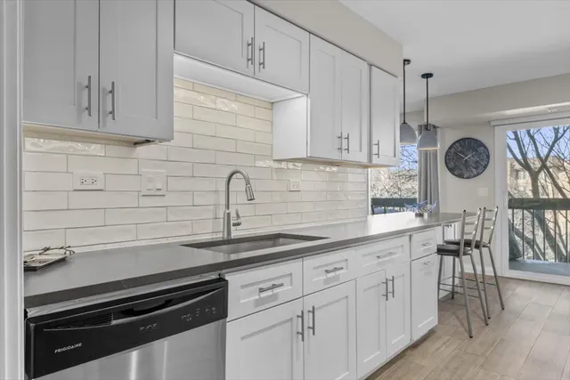 $610,000 | 3741 Mission Hills Road, Unit 410, Northbrook, IL 60062