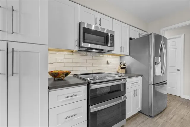 $610,000 | 3741 Mission Hills Road, Unit 410, Northbrook, IL 60062