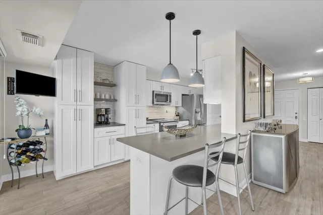 $610,000 | 3741 Mission Hills Road, Unit 410, Northbrook, IL 60062