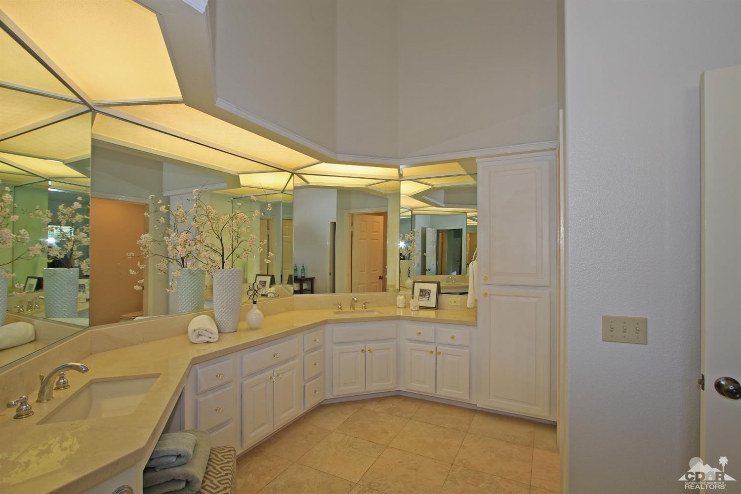 198 Ranch View Circle Palm Desert, CA 92211 - Photo 30 of 54 a bathroom with a tub a sink and mirror