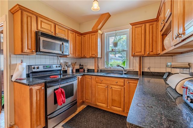 $410,000 | 48 Central Street, Warwick, RI 02886