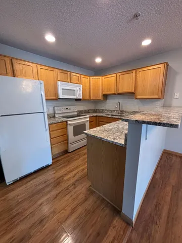 $1,950 | 4770 Underwood Lane North, Unit F, Plymouth, MN 55442