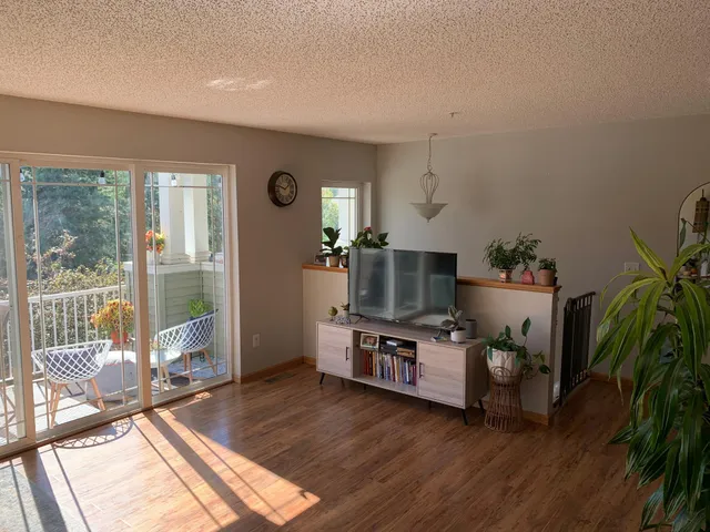 $2,000 | 4770 Underwood Lane North, Unit F, Plymouth, MN 55442