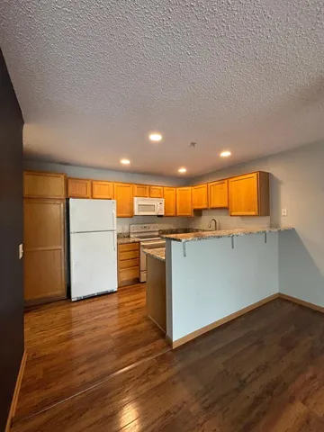 $1,950 | 4770 Underwood Lane North, Unit F, Plymouth, MN 55442