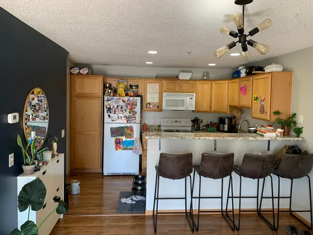 $2,000 | 4770 Underwood Lane North, Unit F, Plymouth, MN 55442