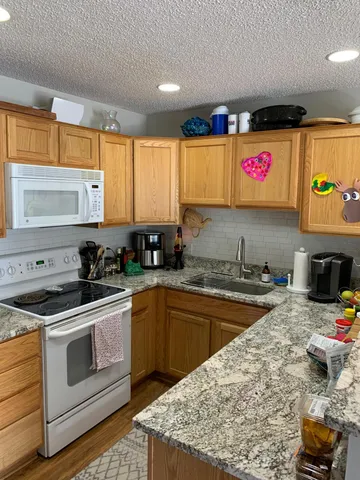 $2,000 | 4770 Underwood Lane North, Unit F, Plymouth, MN 55442