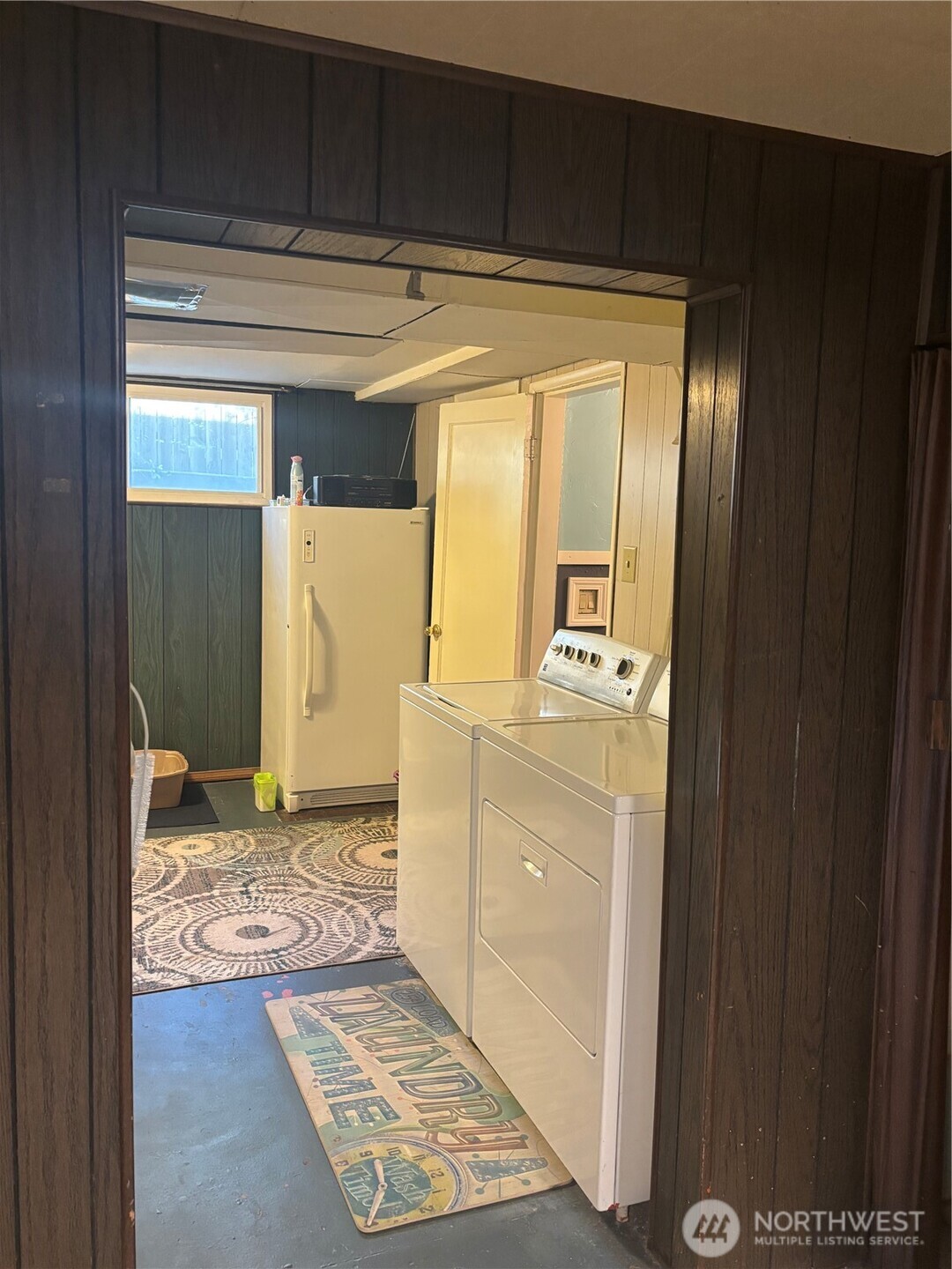 644 Balm Street Walla Walla, WA 99362 - Photo 15 of 21 a bathroom with a granite countertop sink and a mirror