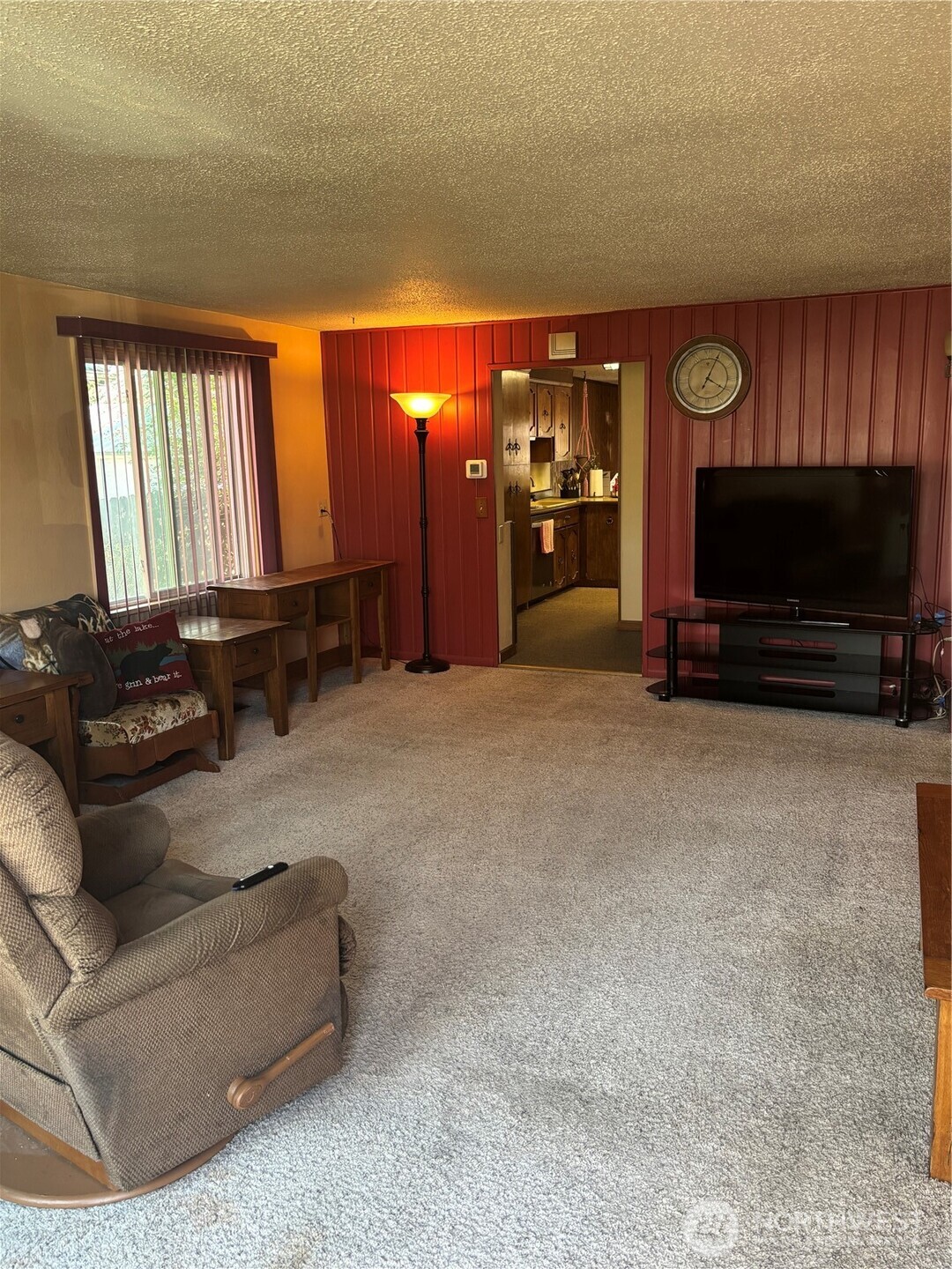 644 Balm Street Walla Walla, WA 99362 - Photo 2 of 21 a living room with furniture and a flat screen tv