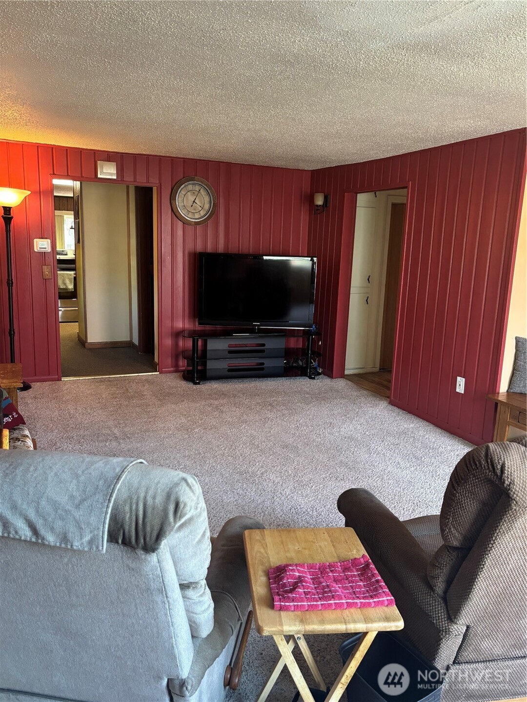 644 Balm Street Walla Walla, WA 99362 - Photo 3 of 21 a living room with furniture and a flat screen tv