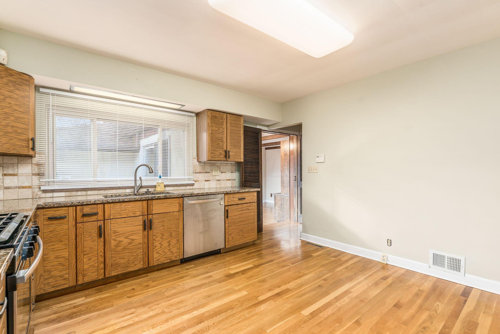 71 North Merkle Road Columbus, OH 43209 - Photo 13 of 66 Kitchen