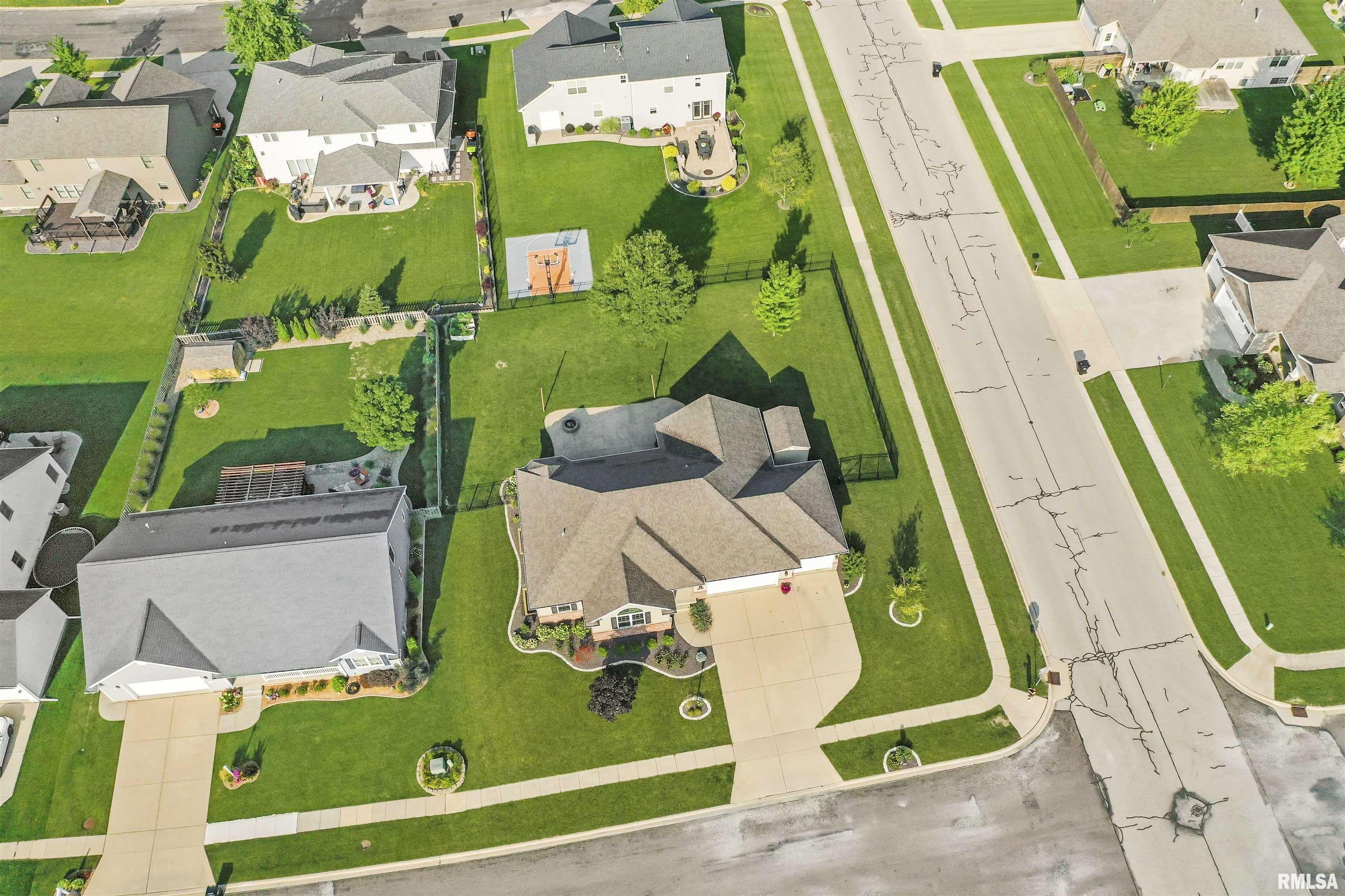 630 Simon Street Washington, IL 61571 - Photo 5 of 48 Gallery Image 5