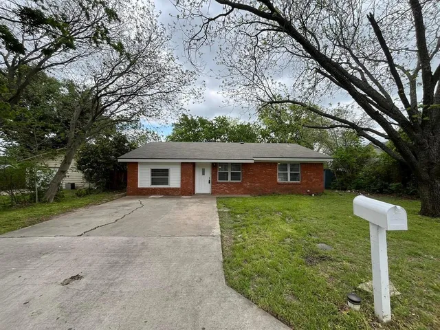 $1,800 | 514 Oak Street, Sanger, TX 76266