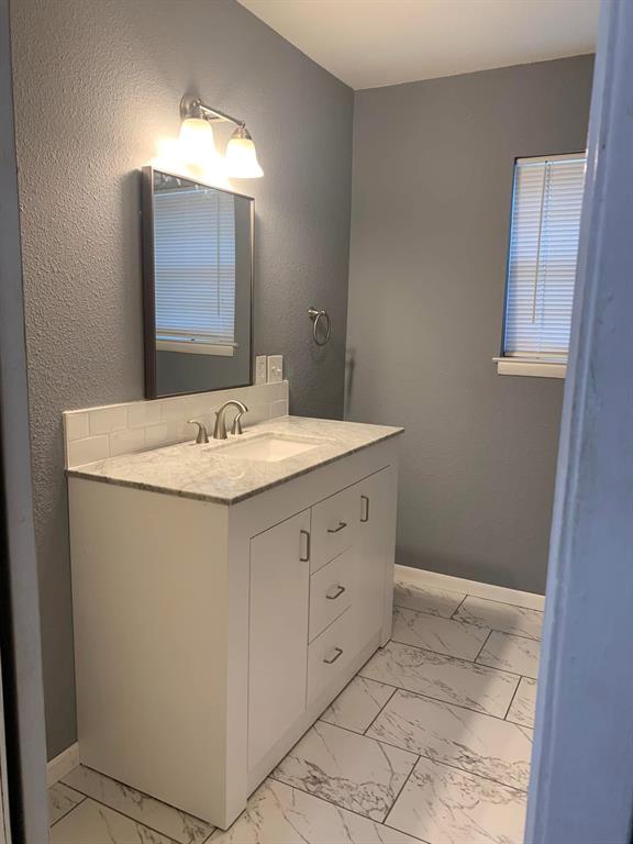 514 Oak Street Sanger, TX 76266 - Photo 4 of 9