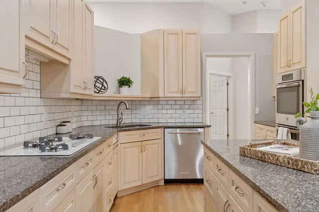 $689,900 | 11984 St Albans Hollow Drive, Minnetonka, MN 55305