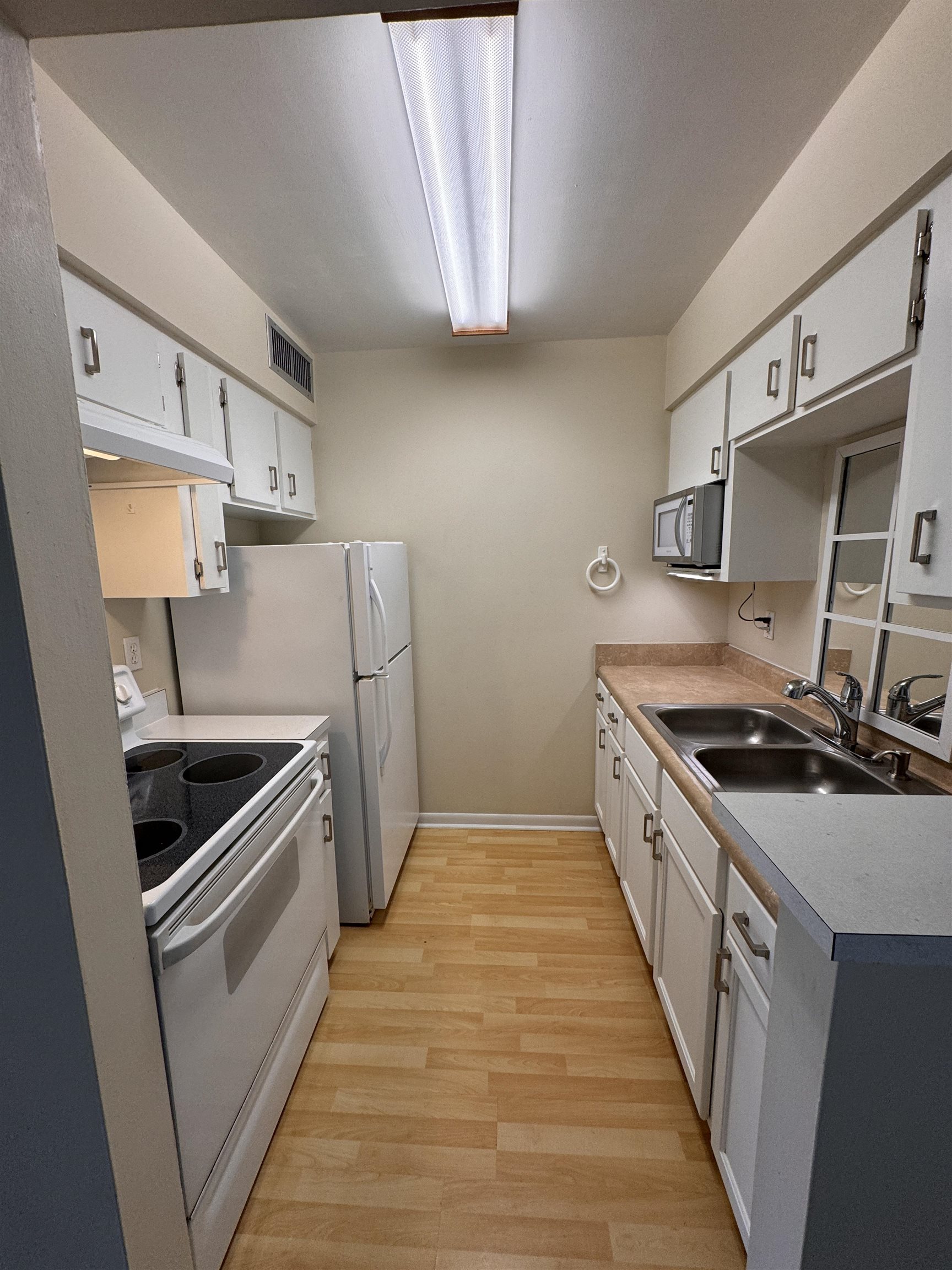 600 Domenico Circle, Unit C16 St. Augustine, FL 32086 - Photo 4 of 23 a kitchen with stainless steel appliances a stove a sink and a refrigerator